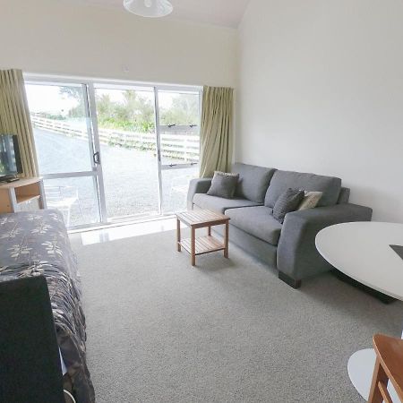 Castle Court Motel Wellsford Esterno foto