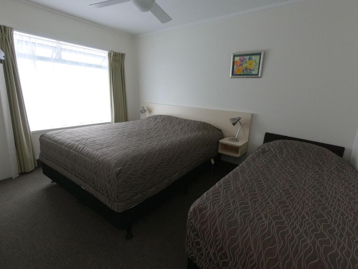 Castle Court Motel Wellsford Esterno foto