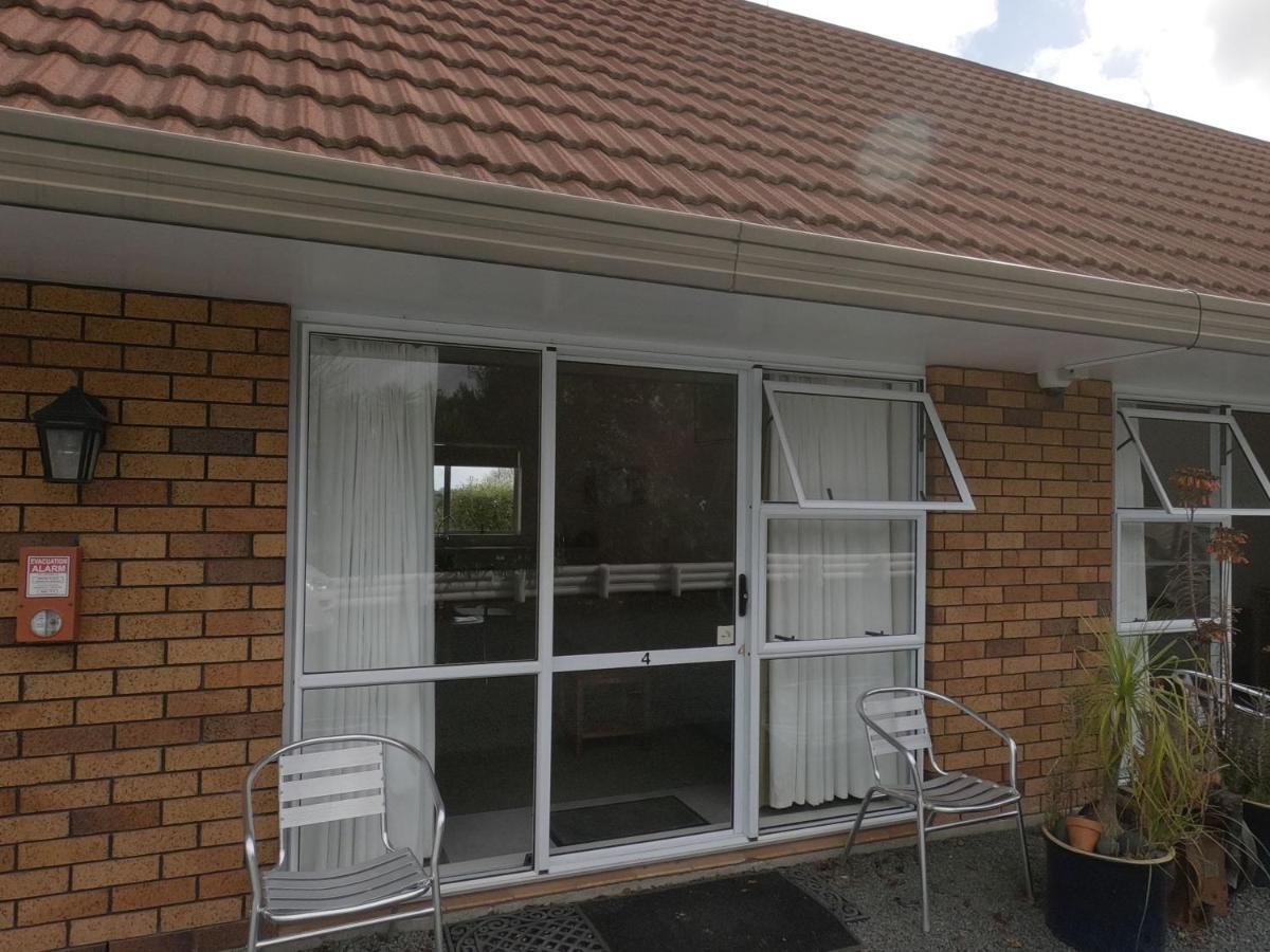 Castle Court Motel Wellsford Esterno foto