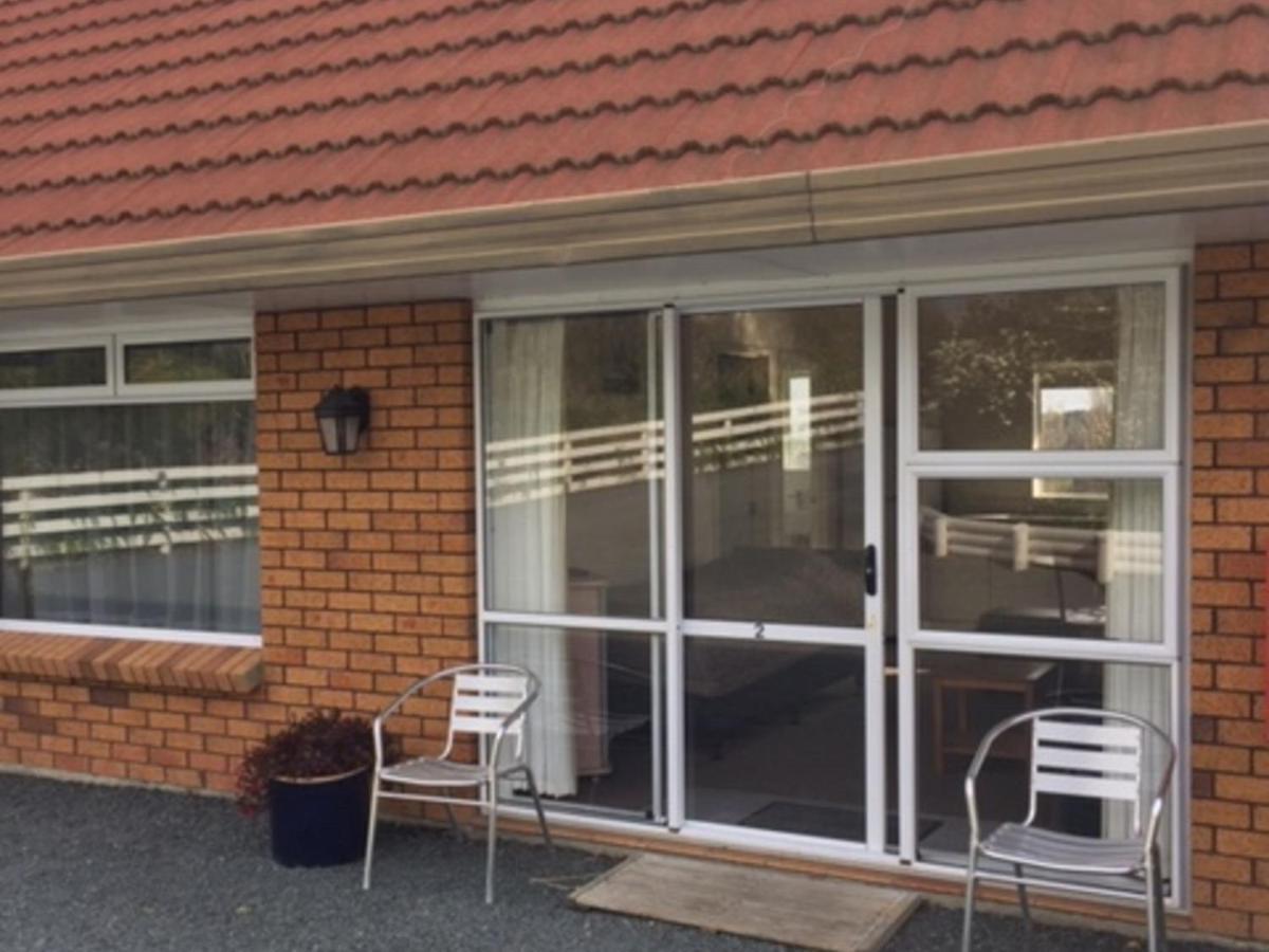 Castle Court Motel Wellsford Esterno foto
