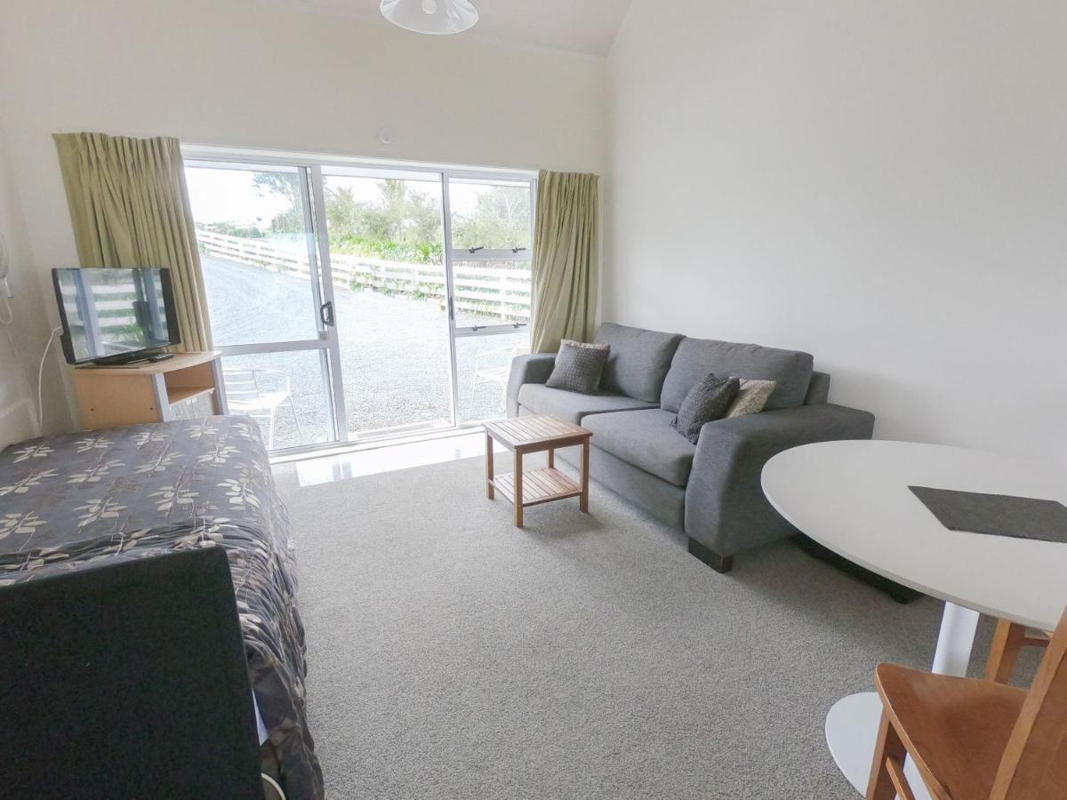 Castle Court Motel Wellsford Esterno foto