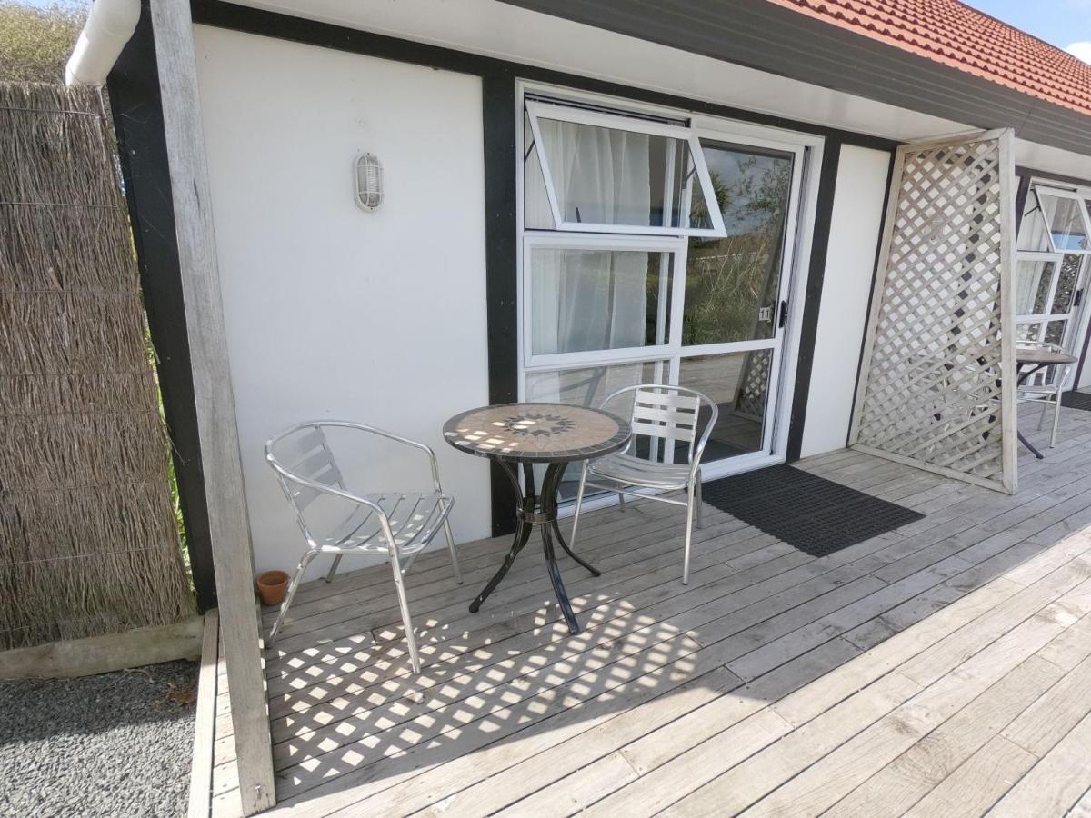 Castle Court Motel Wellsford Esterno foto